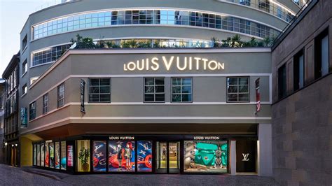 progetto louis vuitton in via montenapoleone|Chanel apre la prima twin boutique in .